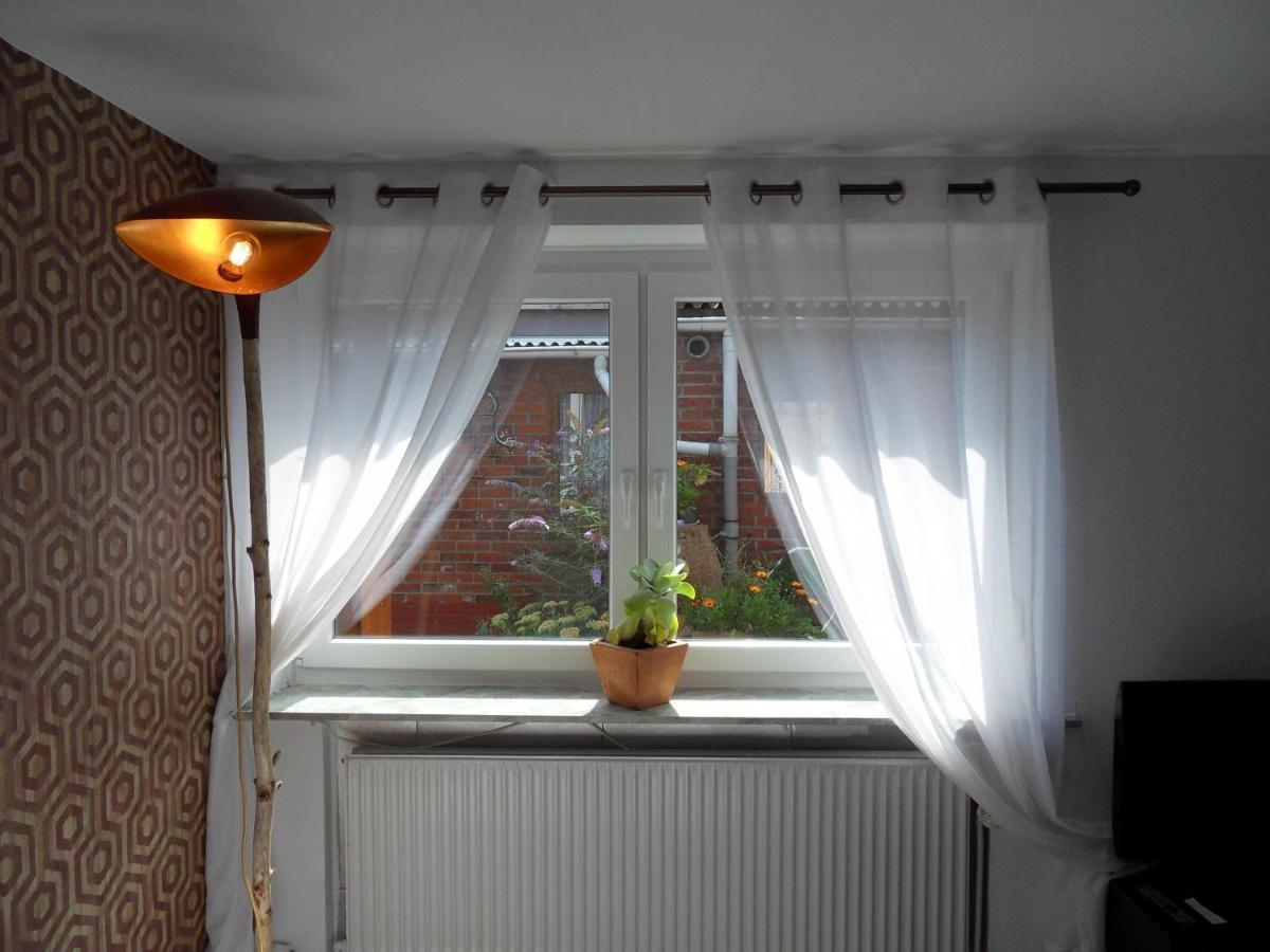 Privartzimmer 'Ausfahrt Freihalten' Husum  Exterior foto