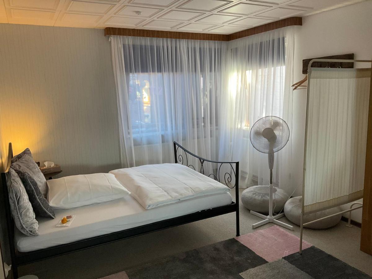Privartzimmer 'Ausfahrt Freihalten' Husum  Exterior foto