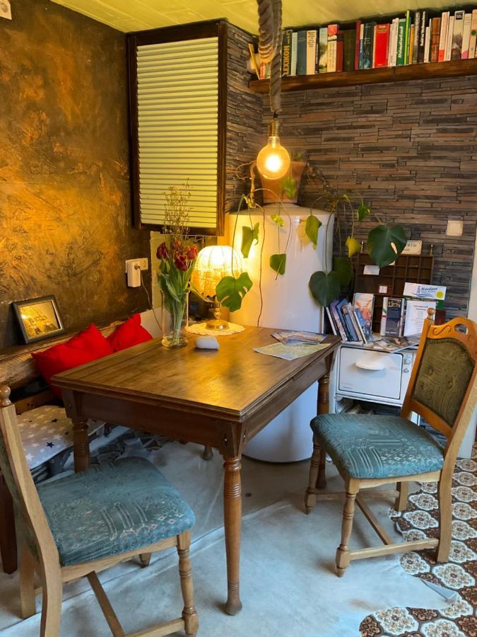 Privartzimmer 'Ausfahrt Freihalten' Husum  Exterior foto