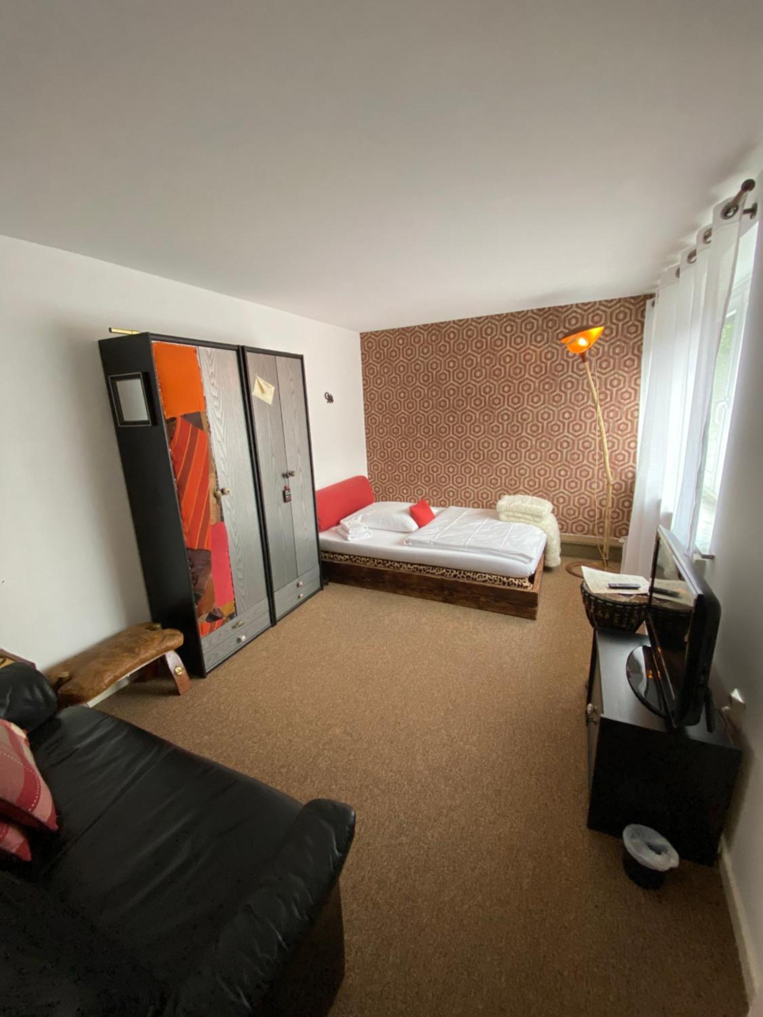 Privartzimmer 'Ausfahrt Freihalten' Husum  Exterior foto