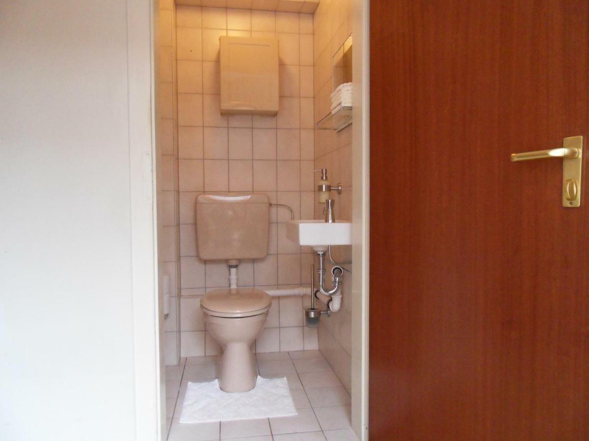 Privartzimmer 'Ausfahrt Freihalten' Husum  Exterior foto